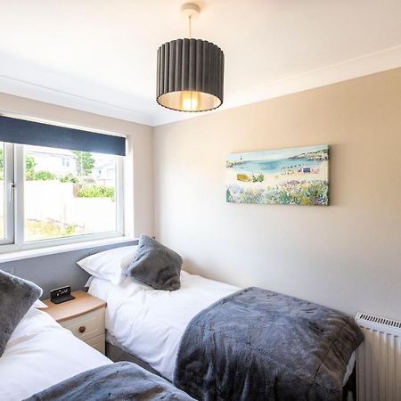Newly Renovated 2 Bed House With Large Garden. Villa Phillack Bagian luar foto